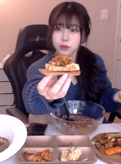 포모스 의외의 대식가.. 오늘자 파닥이 먹방 메뉴 ㄷㄷ 의외의 대식가.. 오늘자 파닥이 먹방 메뉴 ㄷㄷ