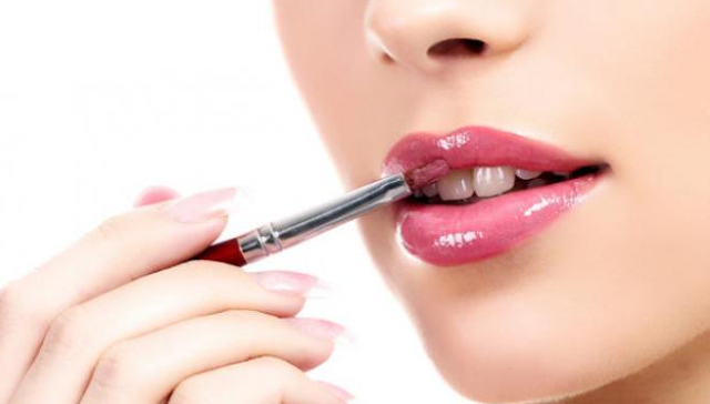 Lipstik viva untuk bibir kering