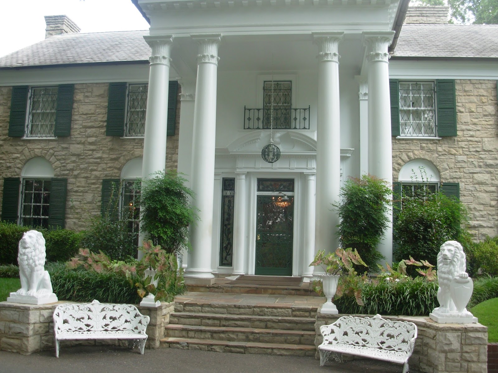 GeneaMusings Visiting Graceland Post 396 of (Not So) Wordless