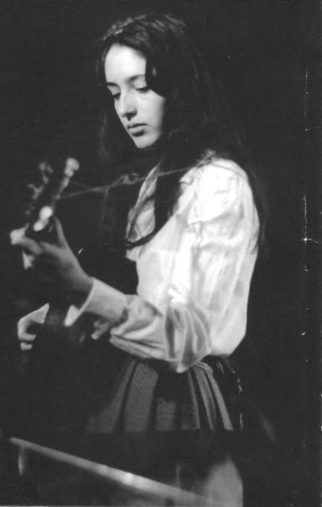 30 Fascinating Black and White Photos of a Young Joan Baez in the 1960s