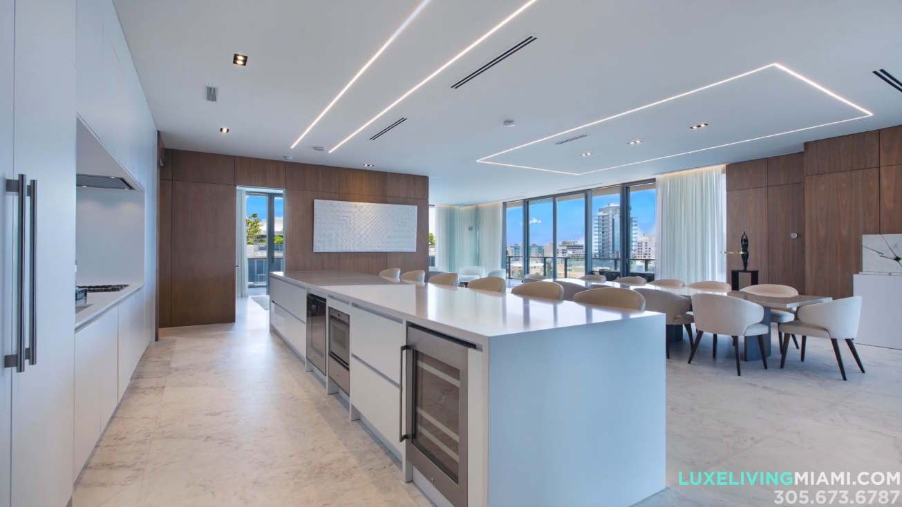 28 Photos vs. APOGEE 701 South of 5th Street Miami - Luxury Condo & Interior Design Tour