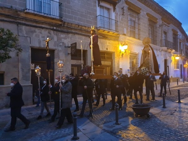 Vídeo del Traslado de los Titulares de la Hermandad de la Yedra de Jerez de la Frontera Vídeo del Traslado de los Titulares de la Hermandad de la Yedra de Jerez de la Frontera