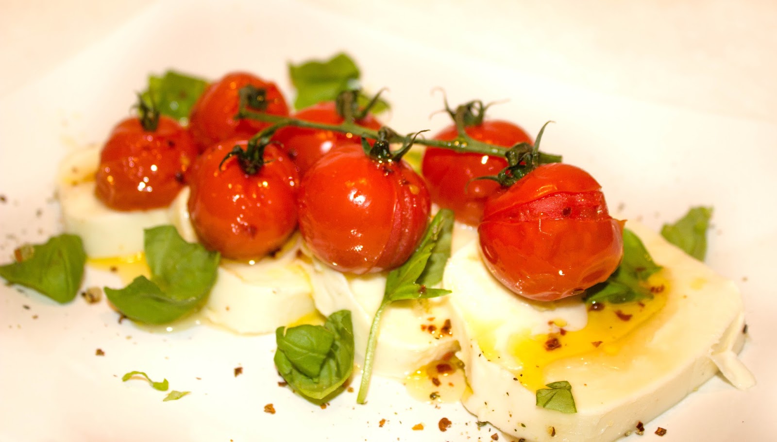 Gegrillte Tomaten mit Mozzarella und Chili-Zucker