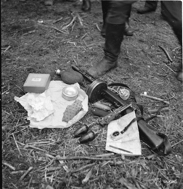Finnish patrol leader’s kit, including a KP-31 submachine gun, 2 August 1941 worldwartwo.filiminspector.com