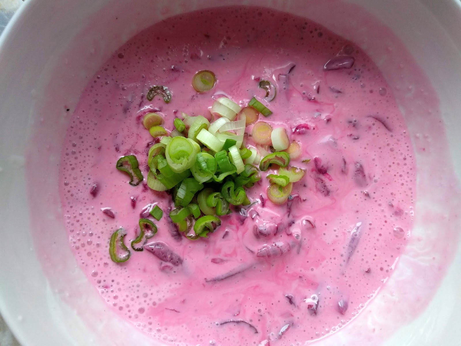  Litauische kalte Rote Bete Suppe (Šaltibarščiai)