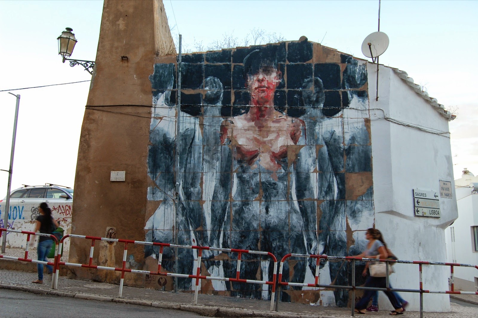 While you discovered a site-specific installation a few days ago, Borondo is still in Portugal where he just finished working on another new piece for the Arturb residency.