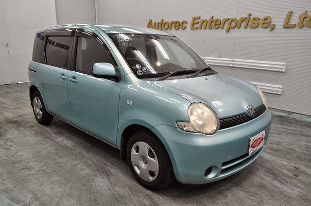 Toyota sienta 2003
