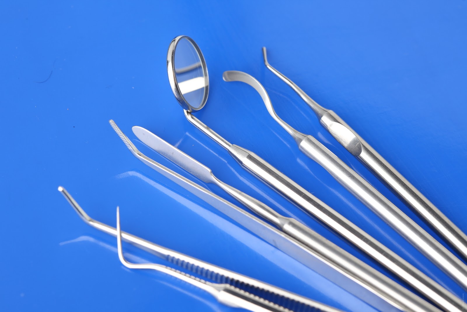 Набор инструментов стоматолога терапевта