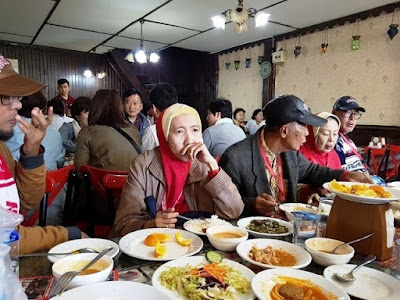 menikmati masakan cita rasa indonesia di warung ibu deden istanbul turki nurul sufitri travel lifestyle blogger kuliner city tour