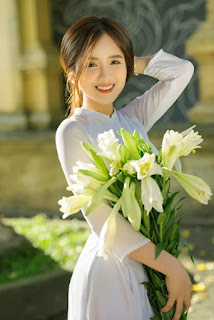 Nữ sinh Đại học Hà Nội khoe vẻ đẹp trong veo cùng nụ cười toả nắng