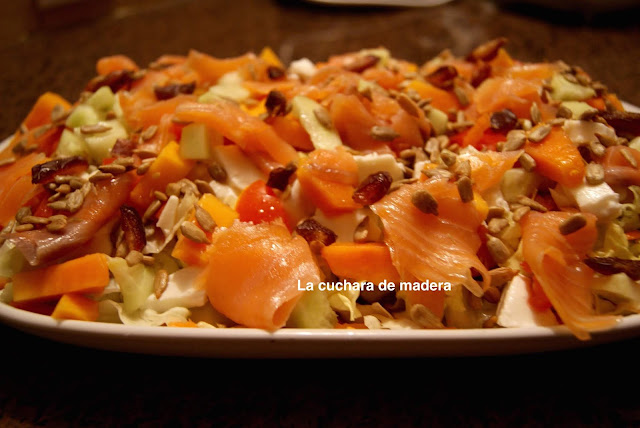 Ensalada Con Papaya Y Salmon Ahumado
