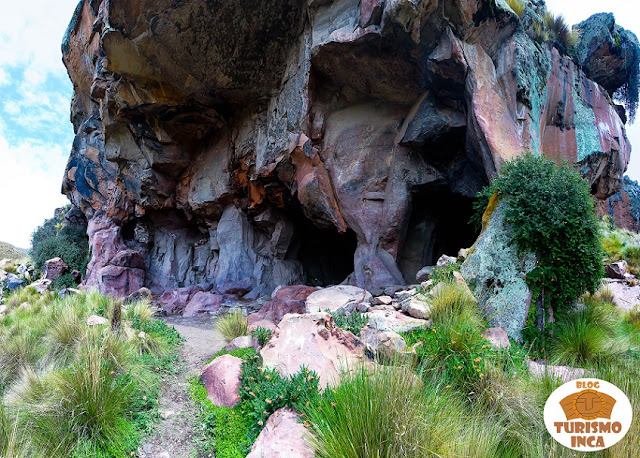 Cuevas de Mollepunku - Cañón del Colca