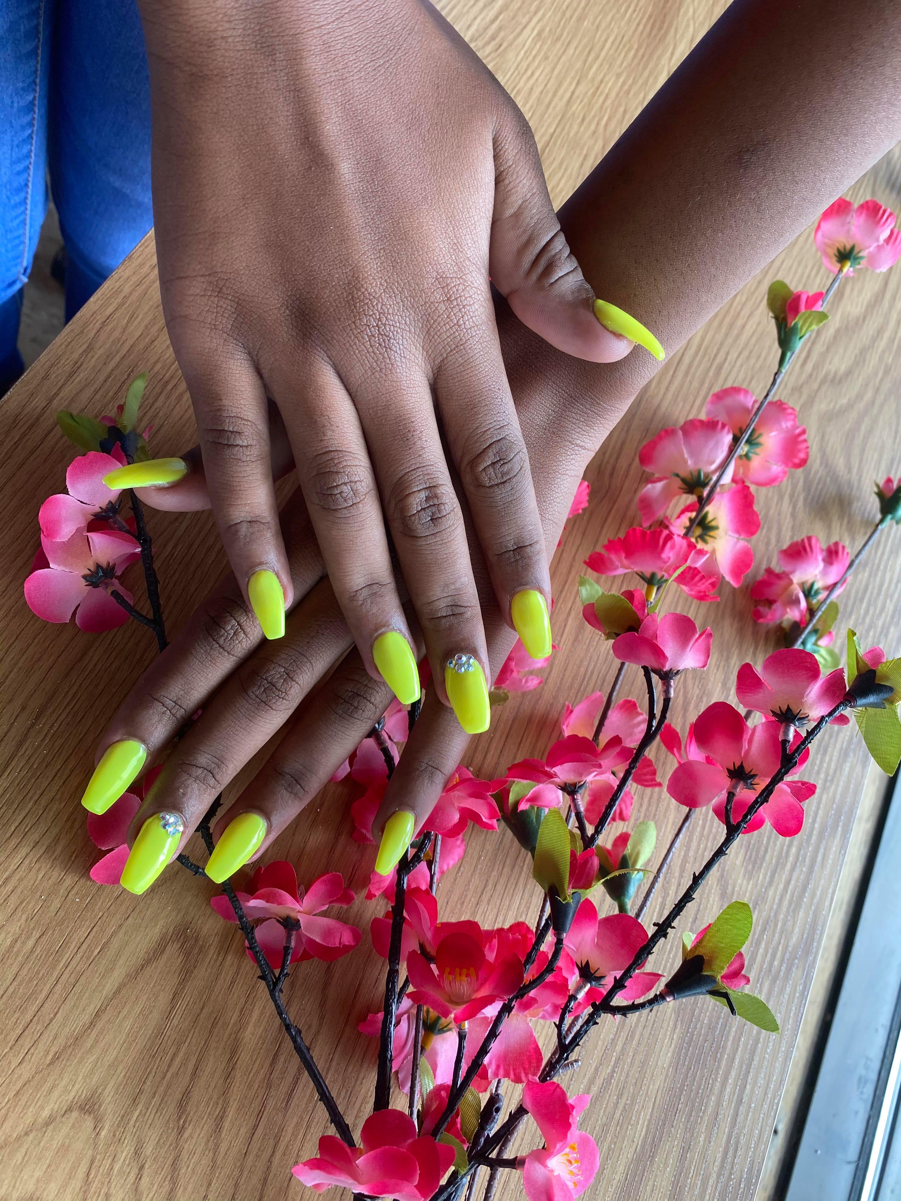 Victory Nails salon near to enjoy summer day