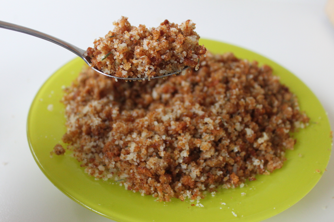 Mama Tommy's Homemade Flavored Bread Crumb Topping [Zack]