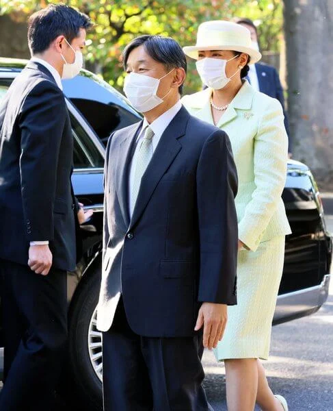 Empress Masako attended the Midori Academic Award ceremony (Reiwa). Masako wore a green tweed jacket and skirt