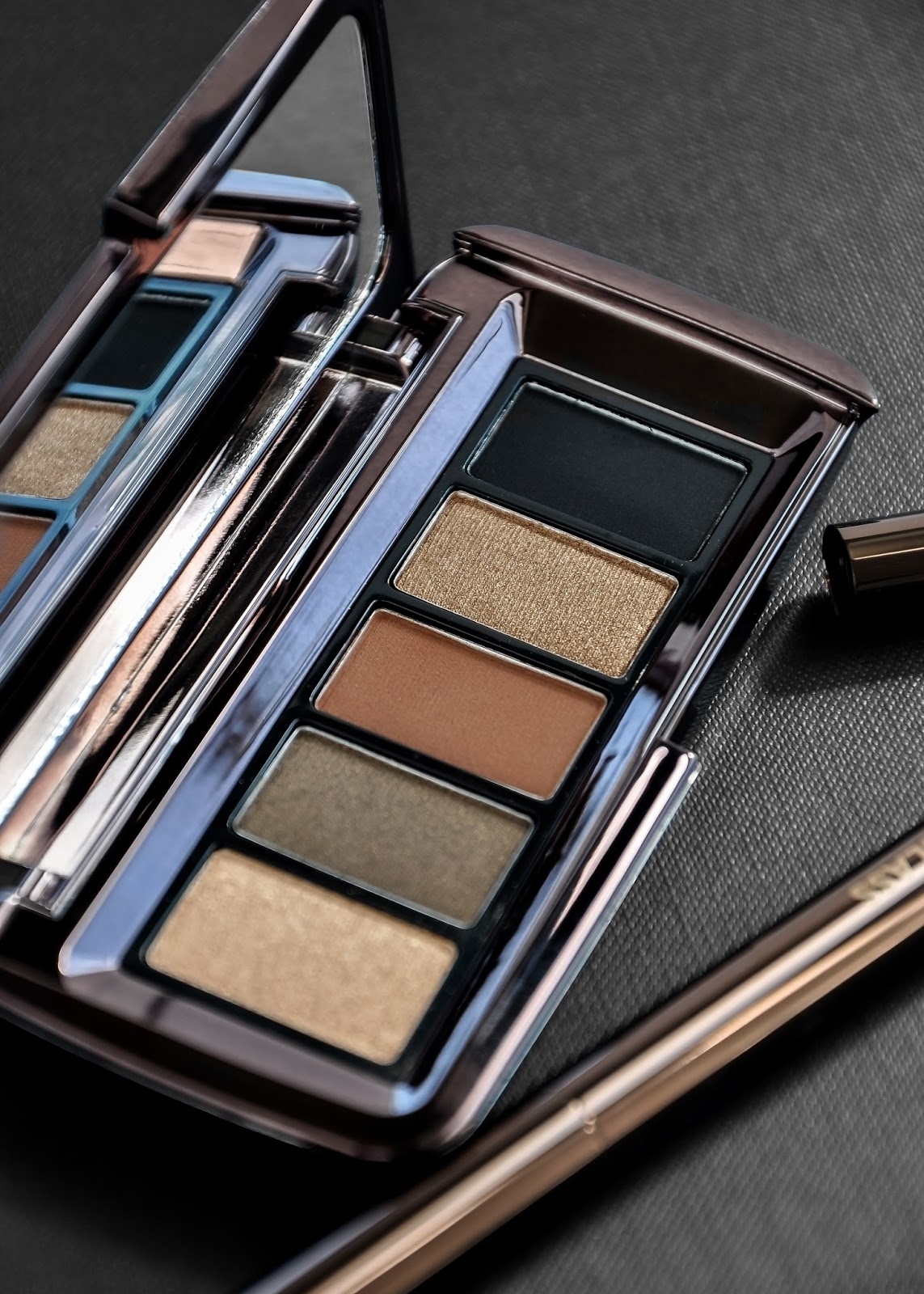 Hourglass-Cosmetics-Vista-Graphik-Eyeshadow-Palette-Review Hourglass Cosmetics Vista Graphik Eyeshadow Palette swatches