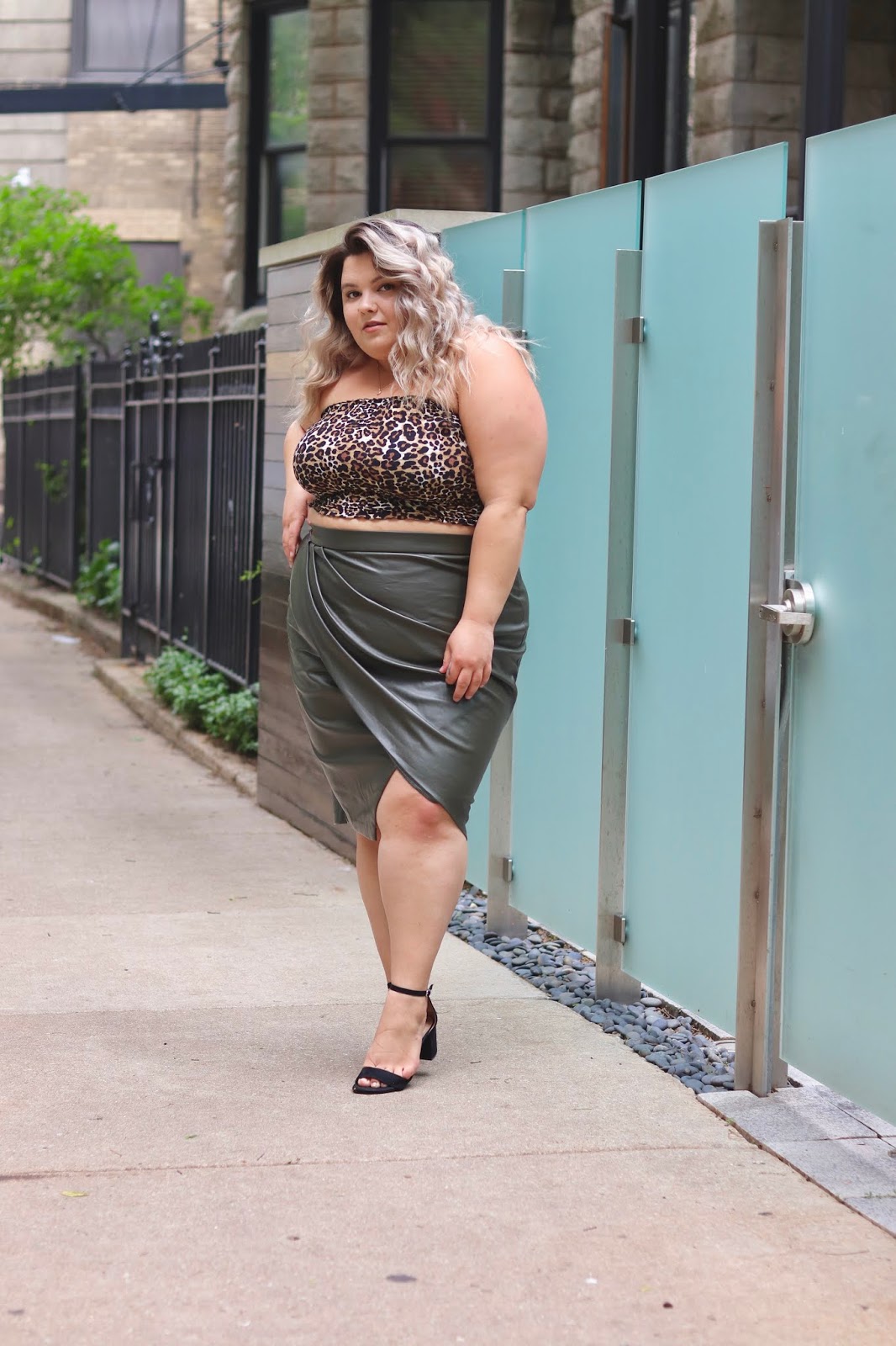 Chicago Plus Size Petite Fashion Blogger, influencer, YouTuber, and model Natalie Craig, of Natalie in the City, rocks crop tops from Gordmans, an off-price retailer, and embraces her insecurities.