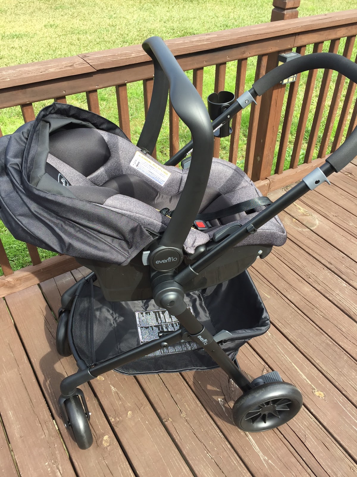 evenflo pivot travel system