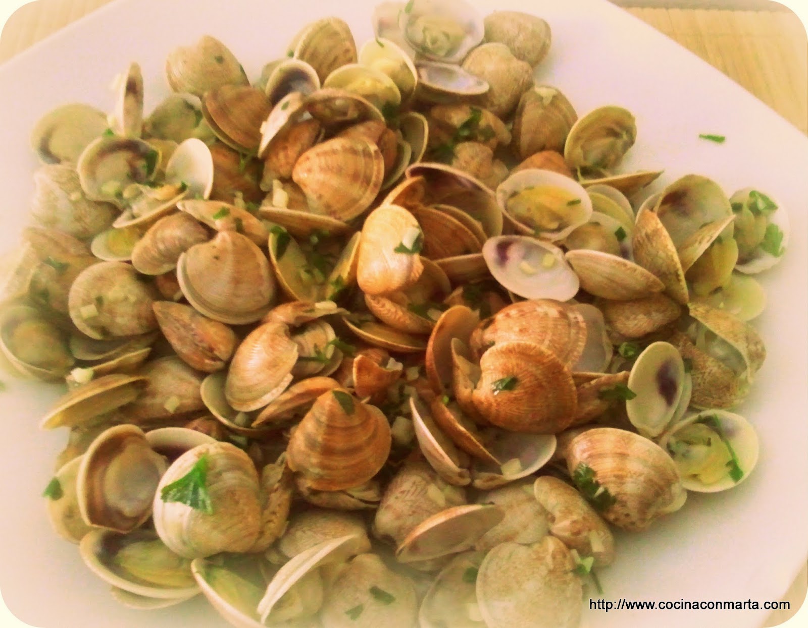 Almejas salteadas