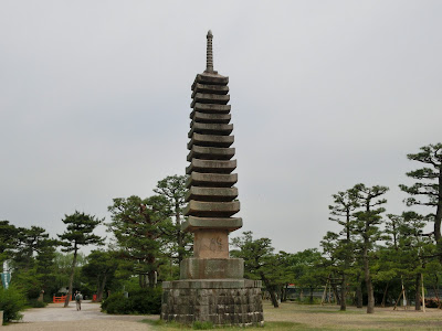 京都宇治・十三重石塔