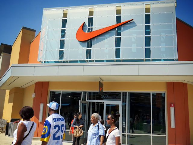 Nike Outlet Store - Toronto Premium Outlets