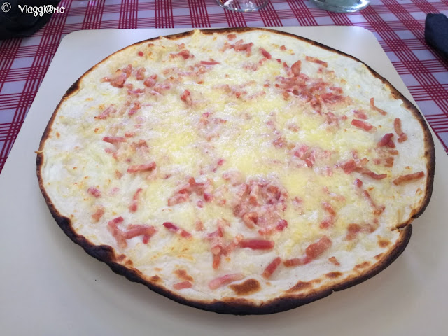 Cucina in Francia - Tarte Flambée La Tarte Flambée è un piatto tipico Alsaziano