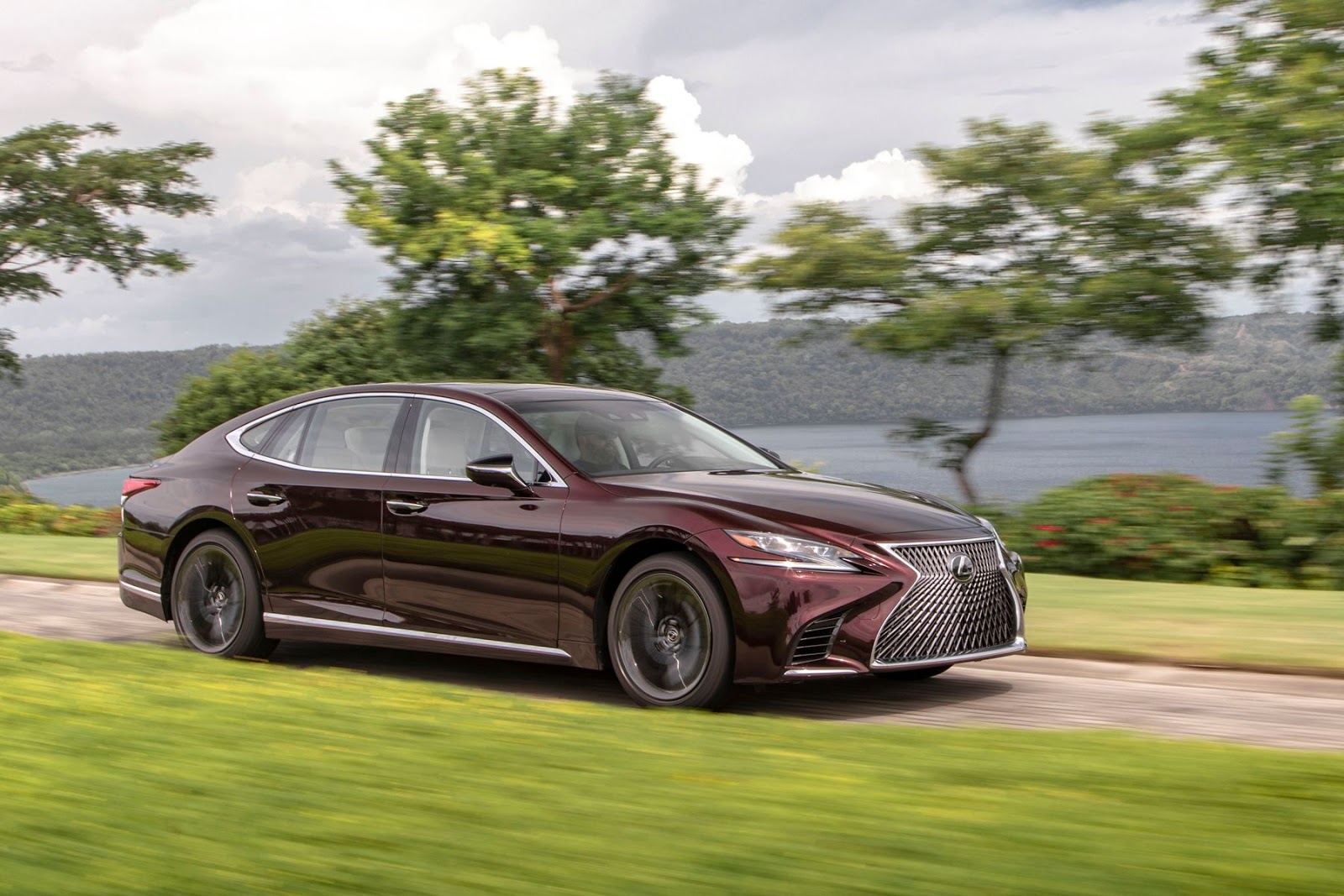 2020 Lexus LS500h Review Carshighlight 2020-lexus-ls500h-review-carshighlight