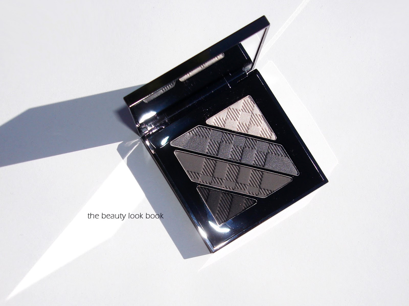 Burberry No. 01 Smokey Grey Complete Eye Palette - The Beauty Look
