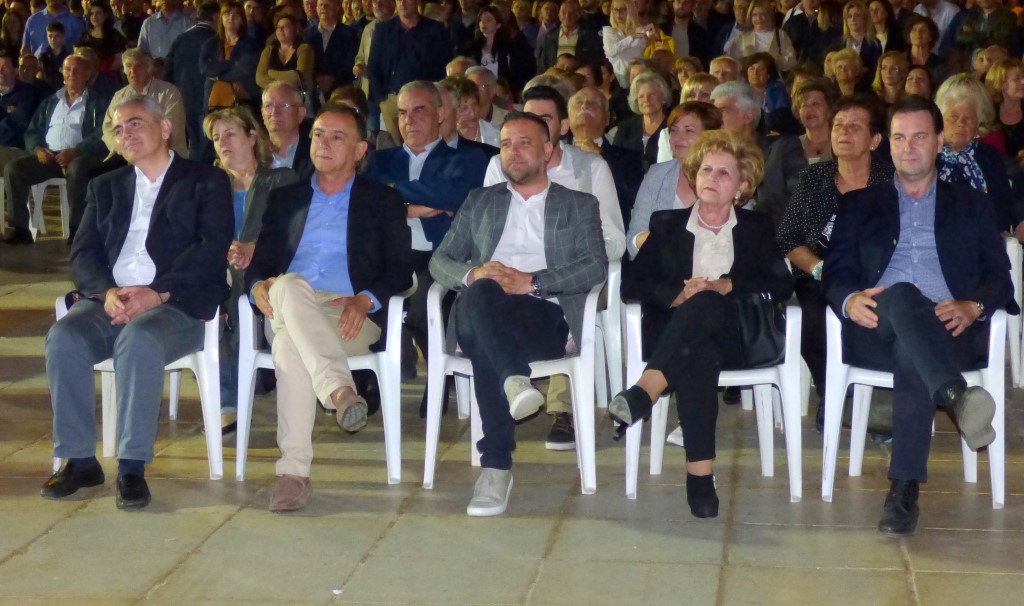 Ελάσσονα ραντεβού με τους νόμους