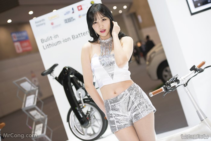 Beautiful Hong Ji Yeon at the 2017 Seoul Motor Show (146 pictures) photo 4-10