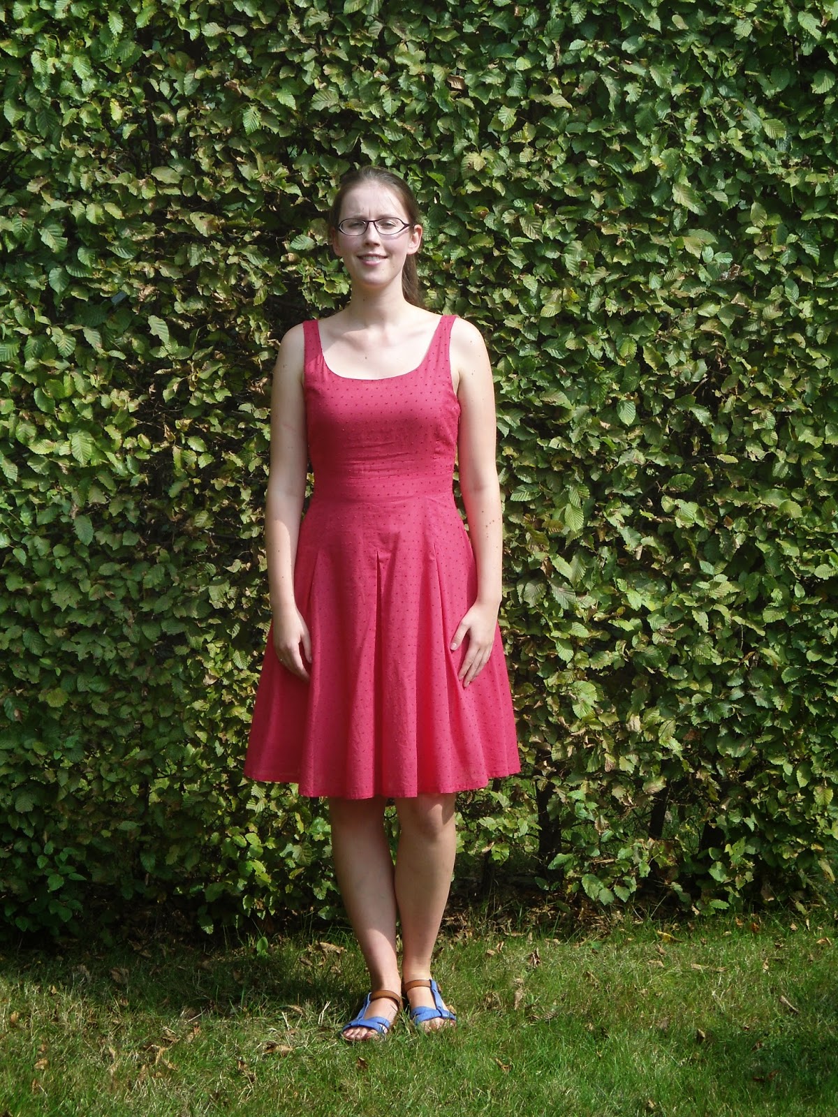 Nathalie Sews: Bright pink Summer dress