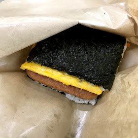 ごろごろ いつの間にか行列店が ポークたまごおにぎり 那覇空港