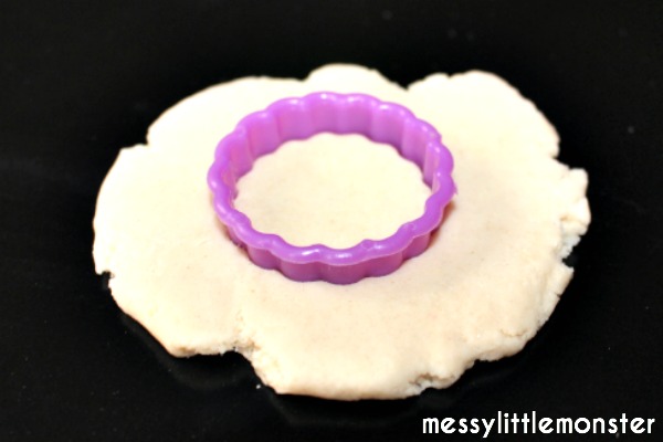 how to make thumbprint salt dough magnets 