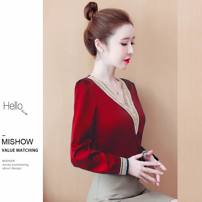 Áo Sơ Mi Cổ Tim Cúc Gỗ To  Be