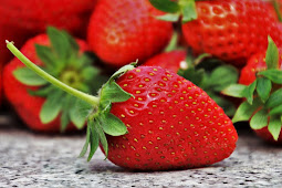 5 Benefits of Strawberry Fruit for Beauty Treatments Women