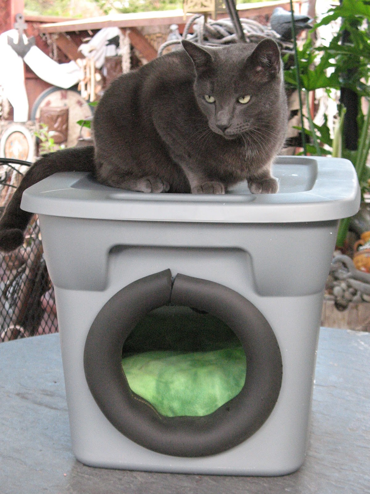 Artsy Fartsy Outdoor Cat Bed For Winter
