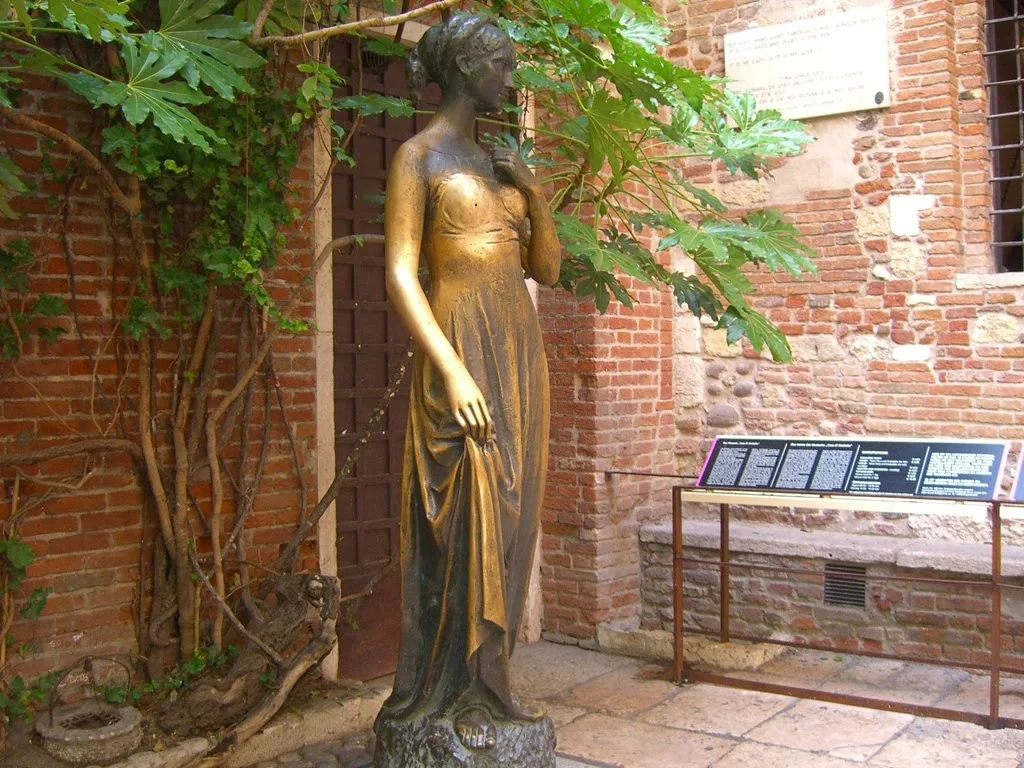 Juliet statue by Nereo Costantini, Verona