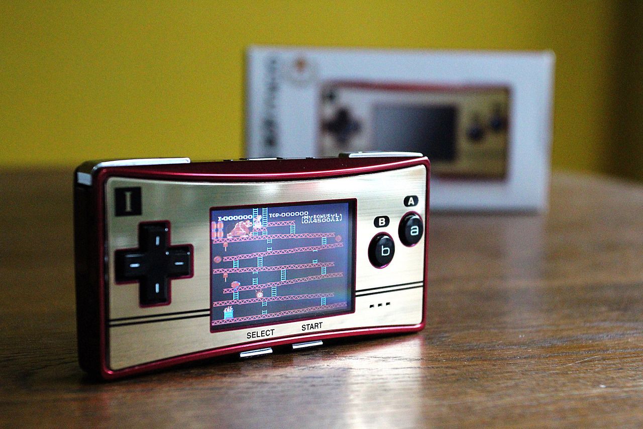 Game Boy micro: 15 anos do lançamento do último membro da família ...