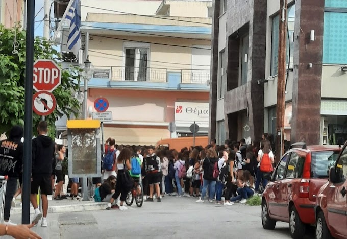  Ν. Μουδανιά: Πορεία διαμαρτυρίας μαθητών του 2ου Γυμνασίου για τις μάσκες (video) 