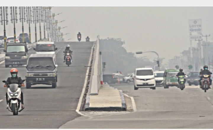 Bukan Mendampingi, Gubernur Riau dan Walikota Pekanbaru Malah Lakukan Ini Saat Darurat Asap 