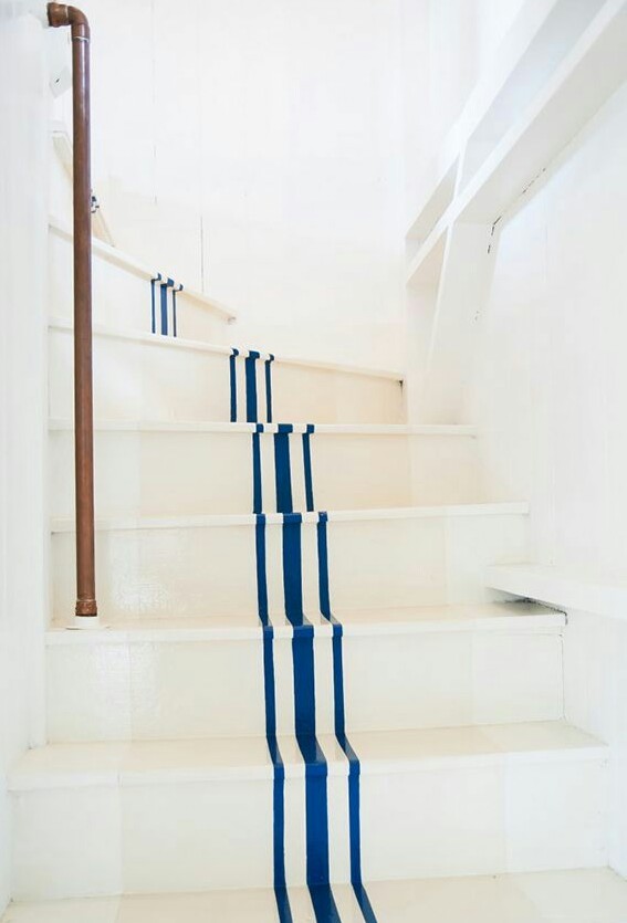 Decorating Ideas for Small Stairs