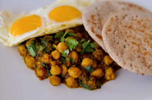 Chickpea curry breakfast