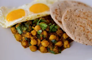 Chickpea curry breakfast