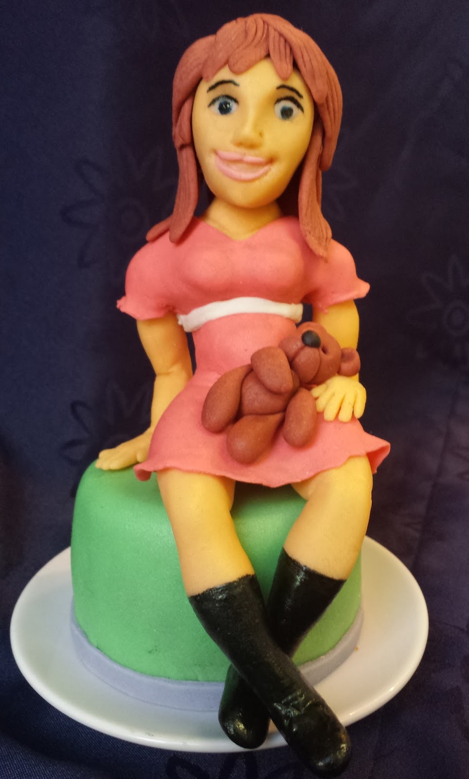 Figur aus mit Blütenpaste gemischtem Fondant