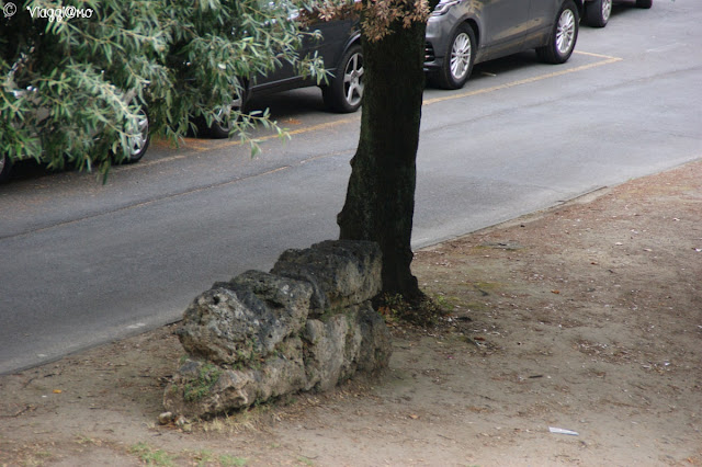 Resti delle antiche mura romane che rappresentavano la prima cinta muraria della città