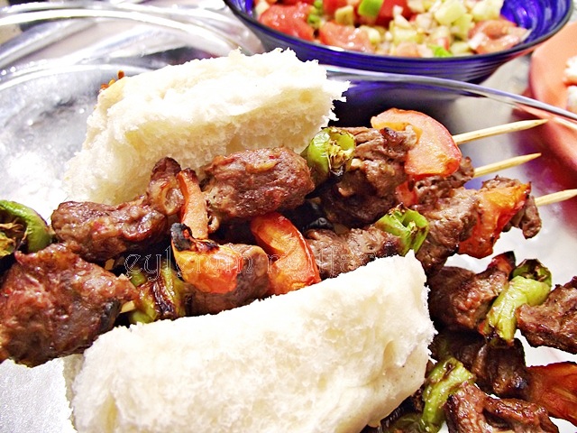 Eylemin mutfagi EVDE ŞİŞ KEBAP