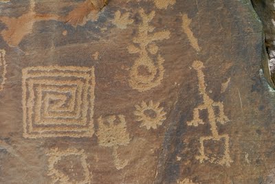 Βραχογραφίες των Ανασάζι με αρχαιοελληνικά σύμβολα