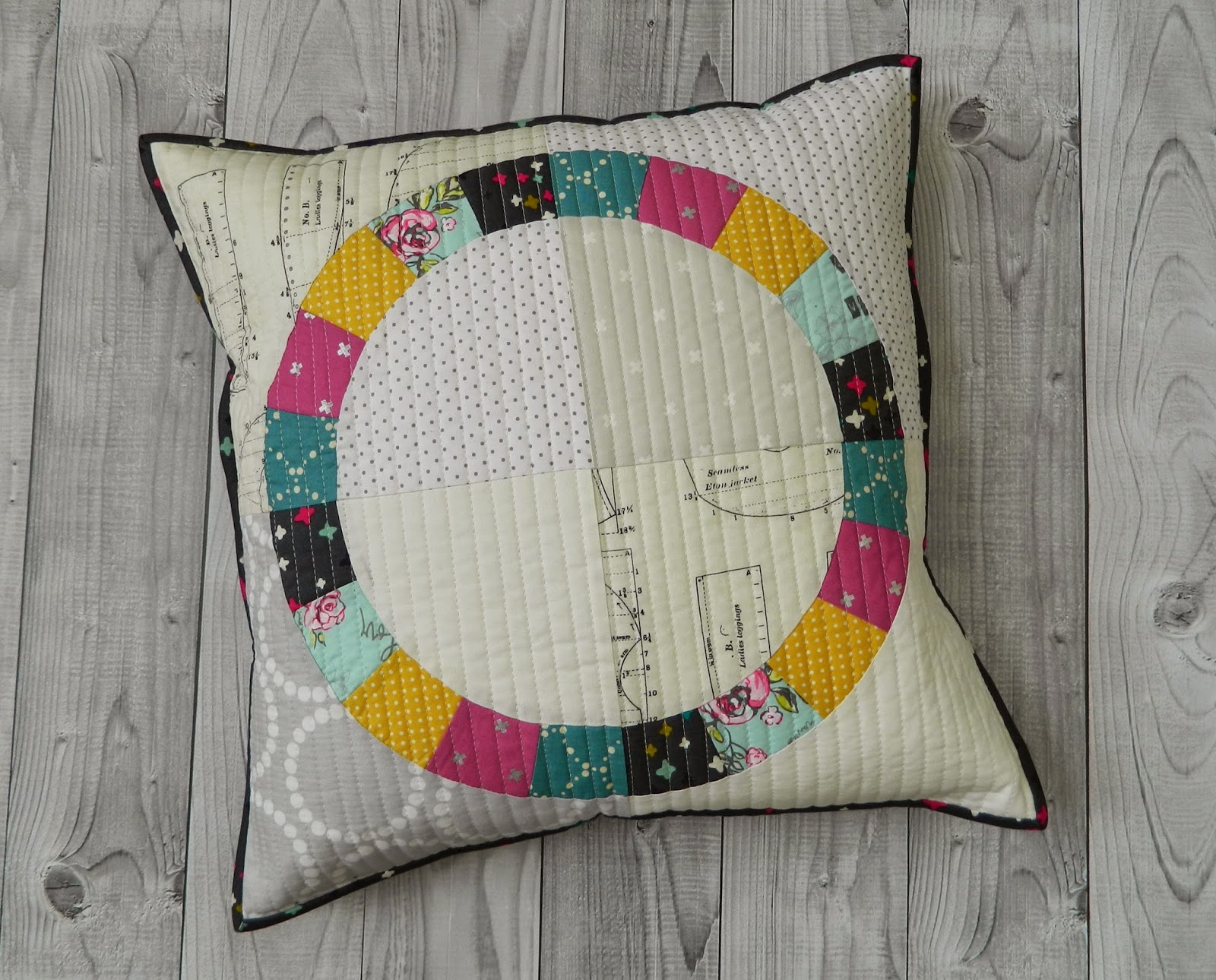 round patchwork placemats + pillow {new pdf pattern}