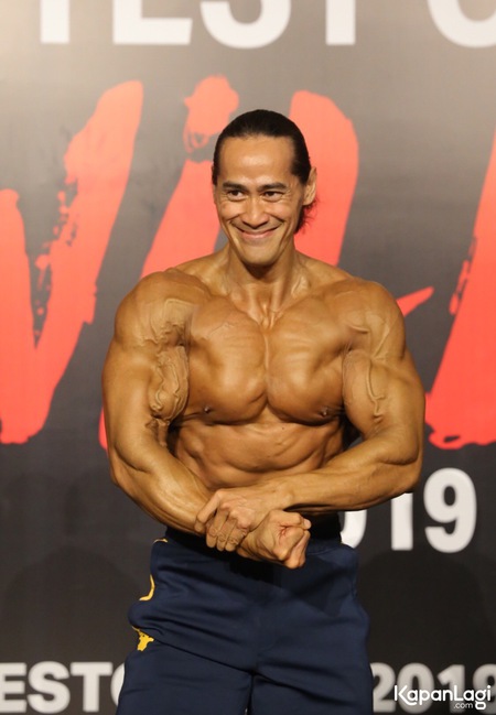 Biografi Aderai Izbio