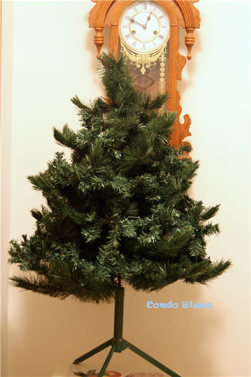 condo blues how to make your christmas tree look fuller how to make a money christmas tree